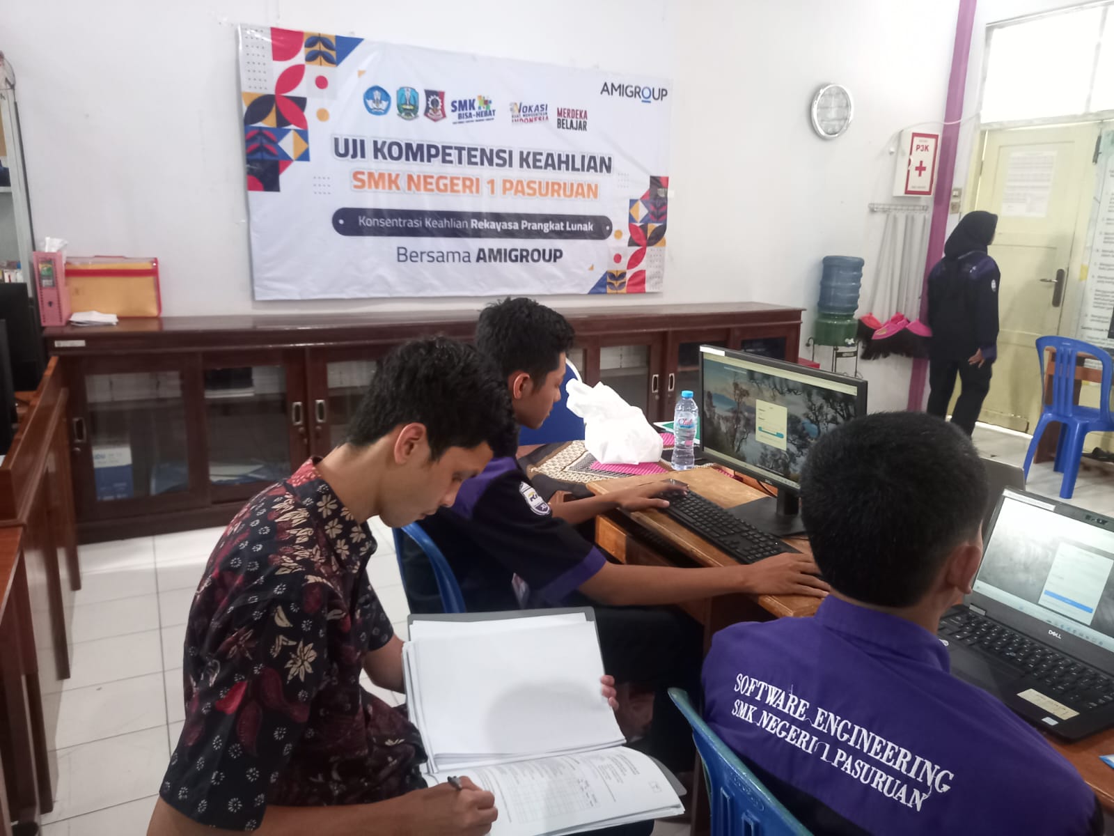Gambar Latar Belakang