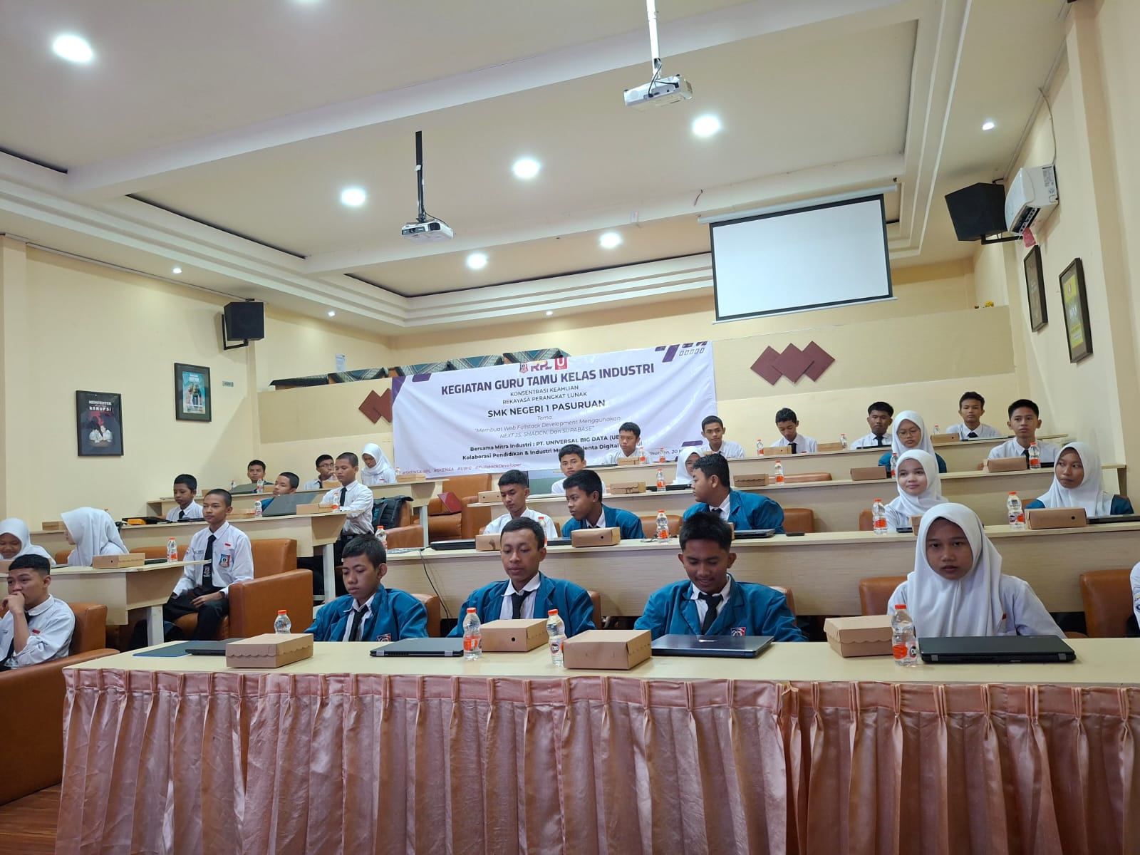 GURU TAMU KELAS INDUSTRI
