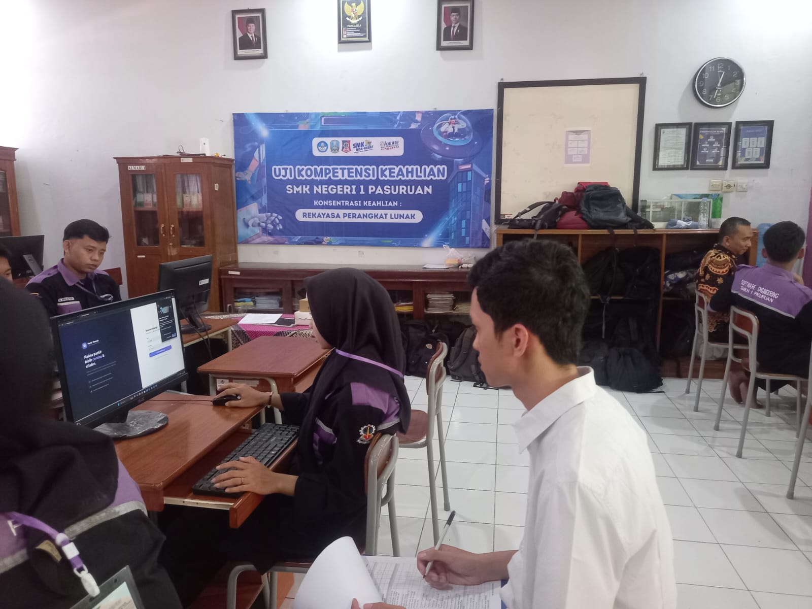 UJI KOMPETENSI KEAHLIAN REKAYASA PERANGKAT LUNAK SMK NEGERI 1 PASURUAN