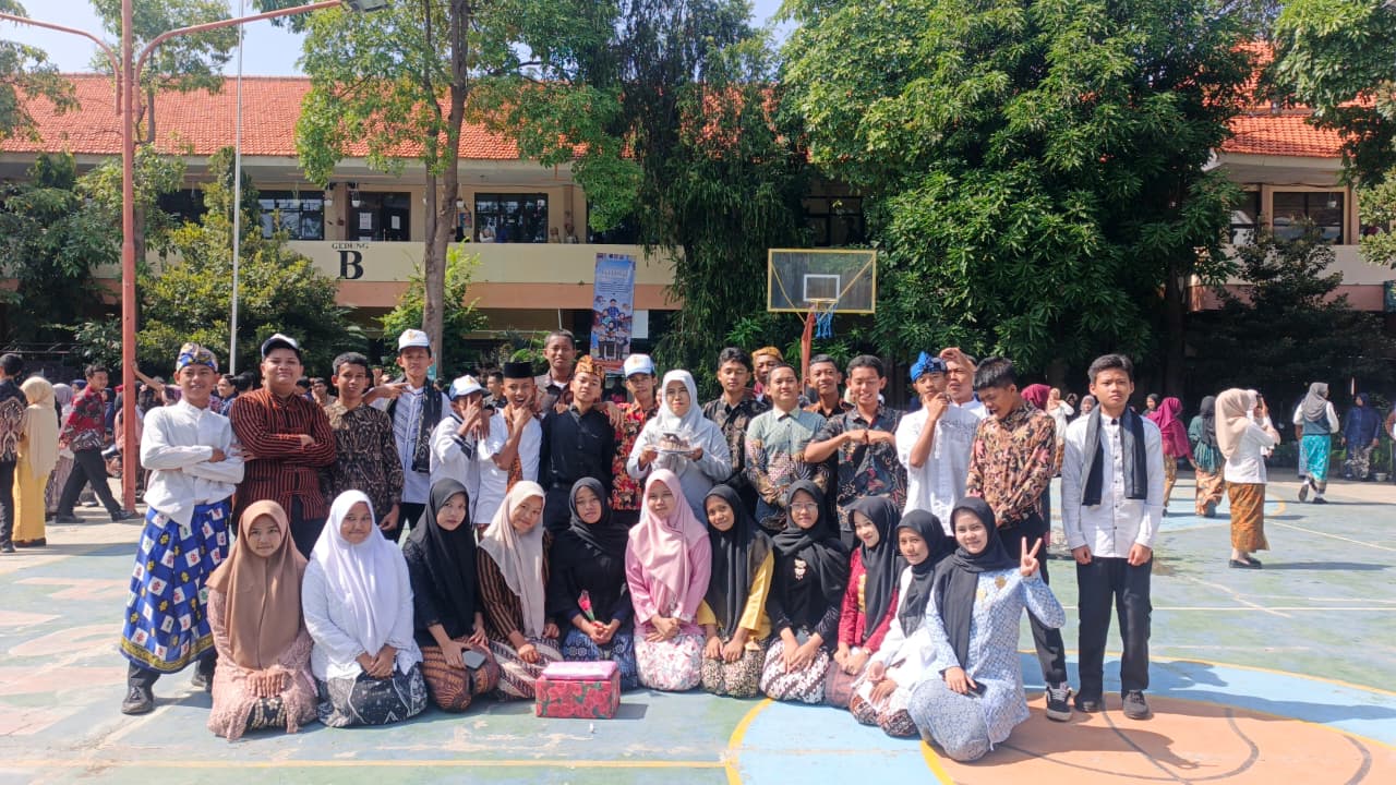 PERINGATAN HARI GURU NASIONAL "GURU HEBAT INDONESIA KUAT"