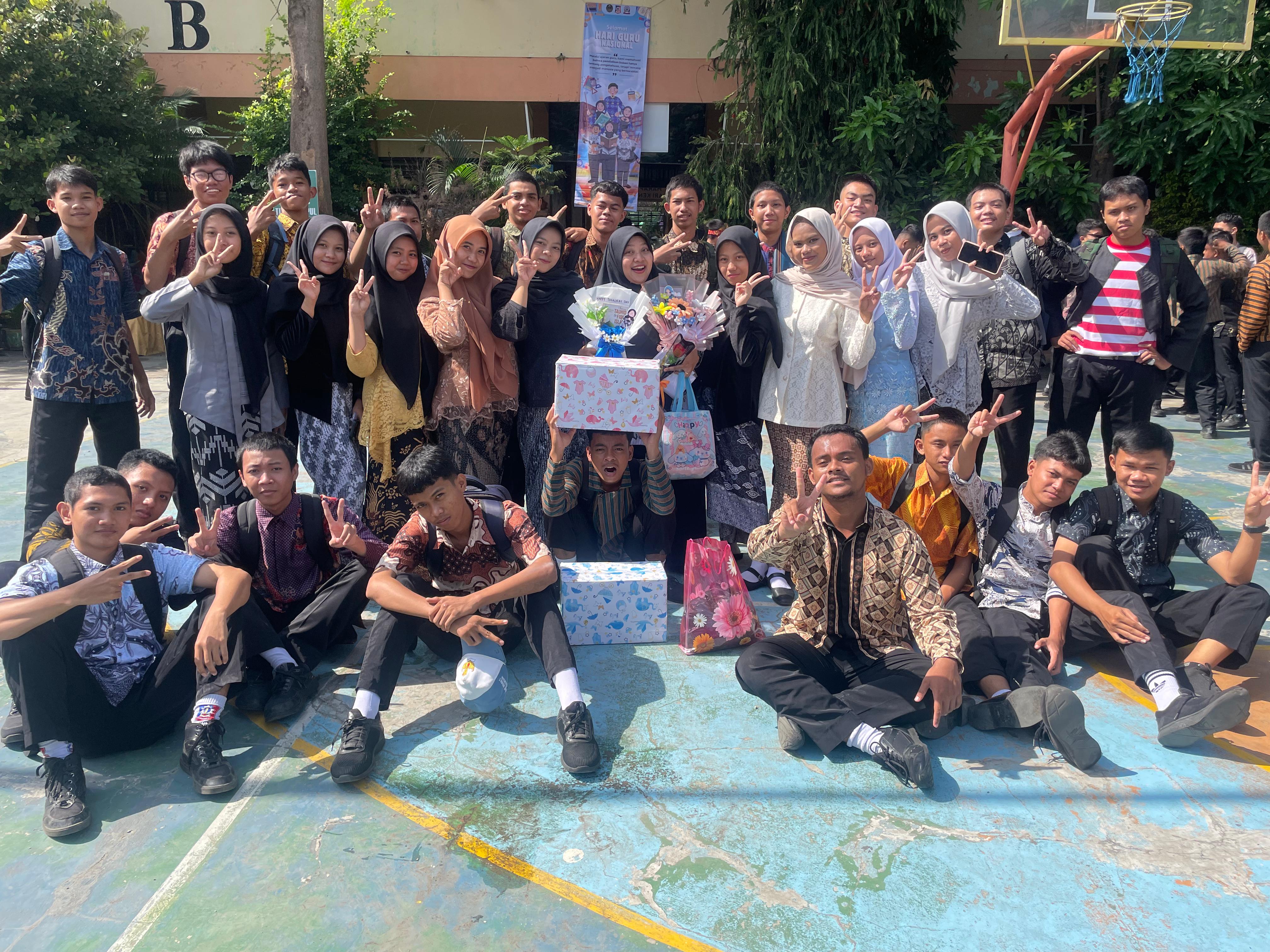 PERINGATAN HARI GURU NASIONAL "GURU HEBAT INDONESIA KUAT"