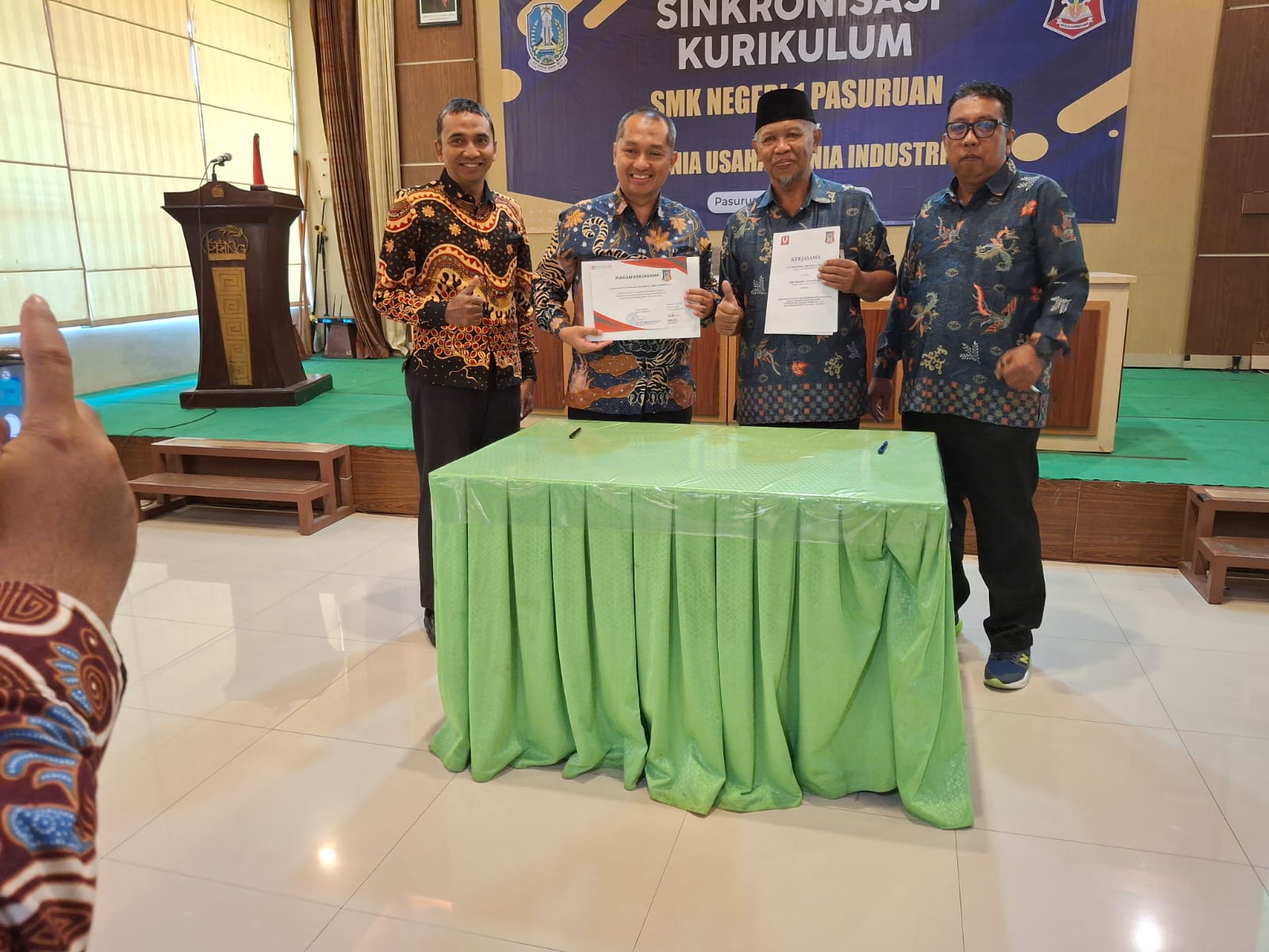 SMKN 1 PASURUAN dan DUNIA USAHA/DUNIA INDUSTRI