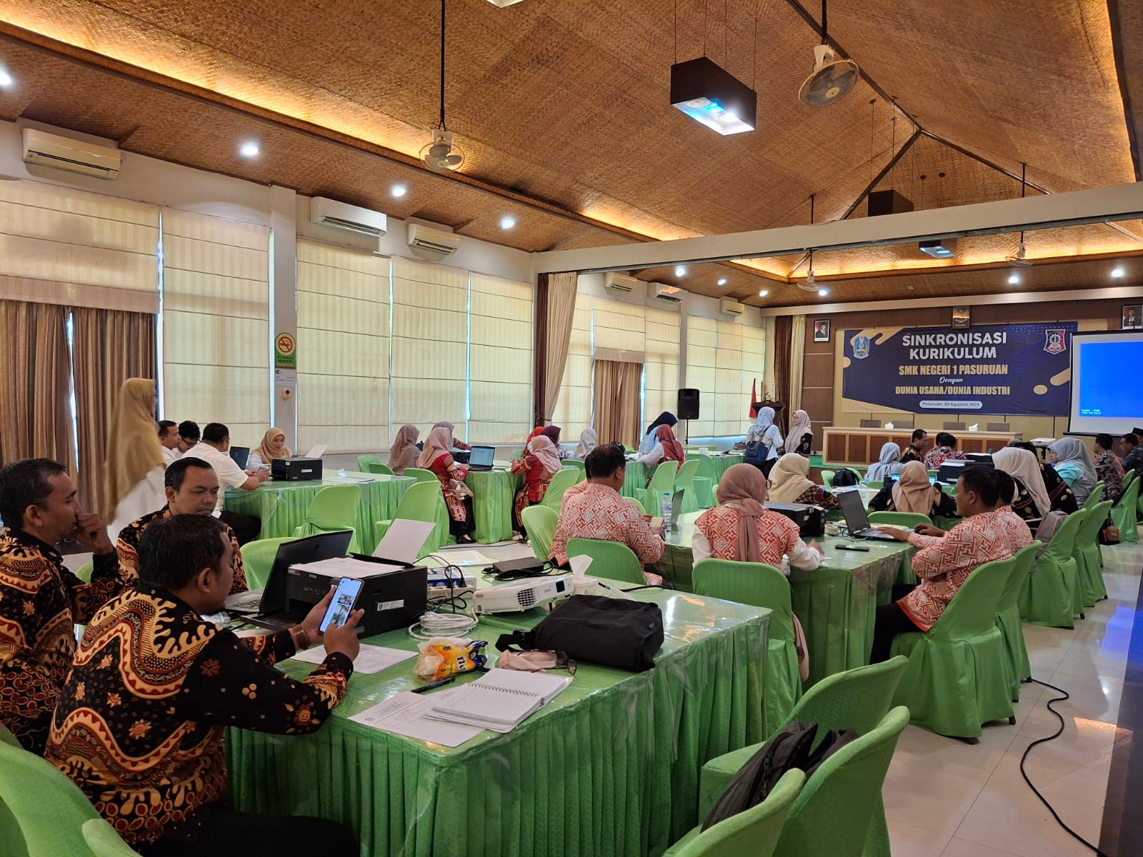SMKN 1 PASURUAN dan DUNIA USAHA/DUNIA INDUSTRI