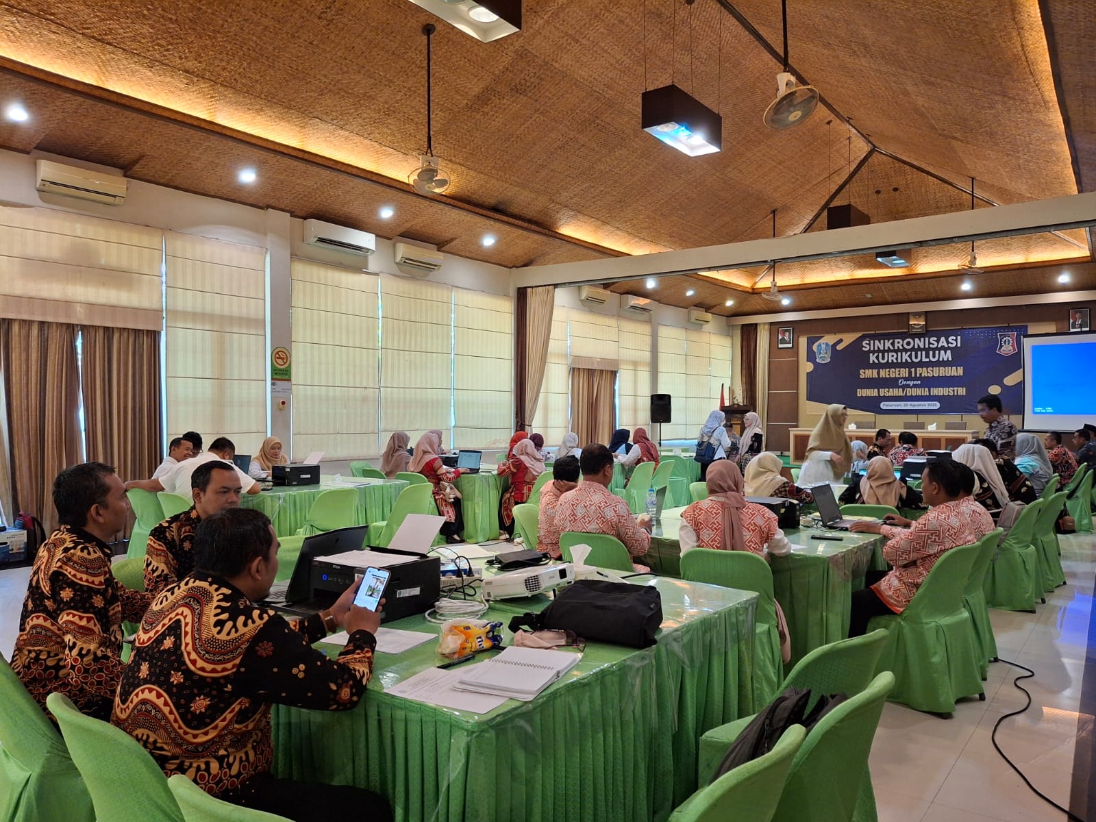 SMKN 1 PASURUAN dan DUNIA USAHA/DUNIA INDUSTRI