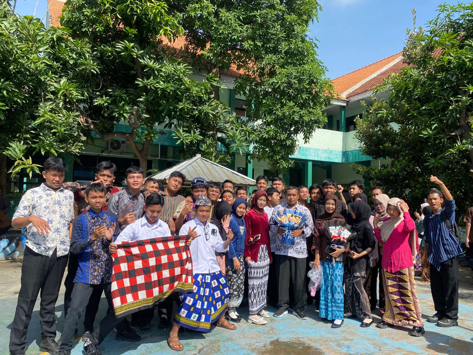 PERINGATAN HARI GURU NASIONAL "GURU HEBAT INDONESIA KUAT"