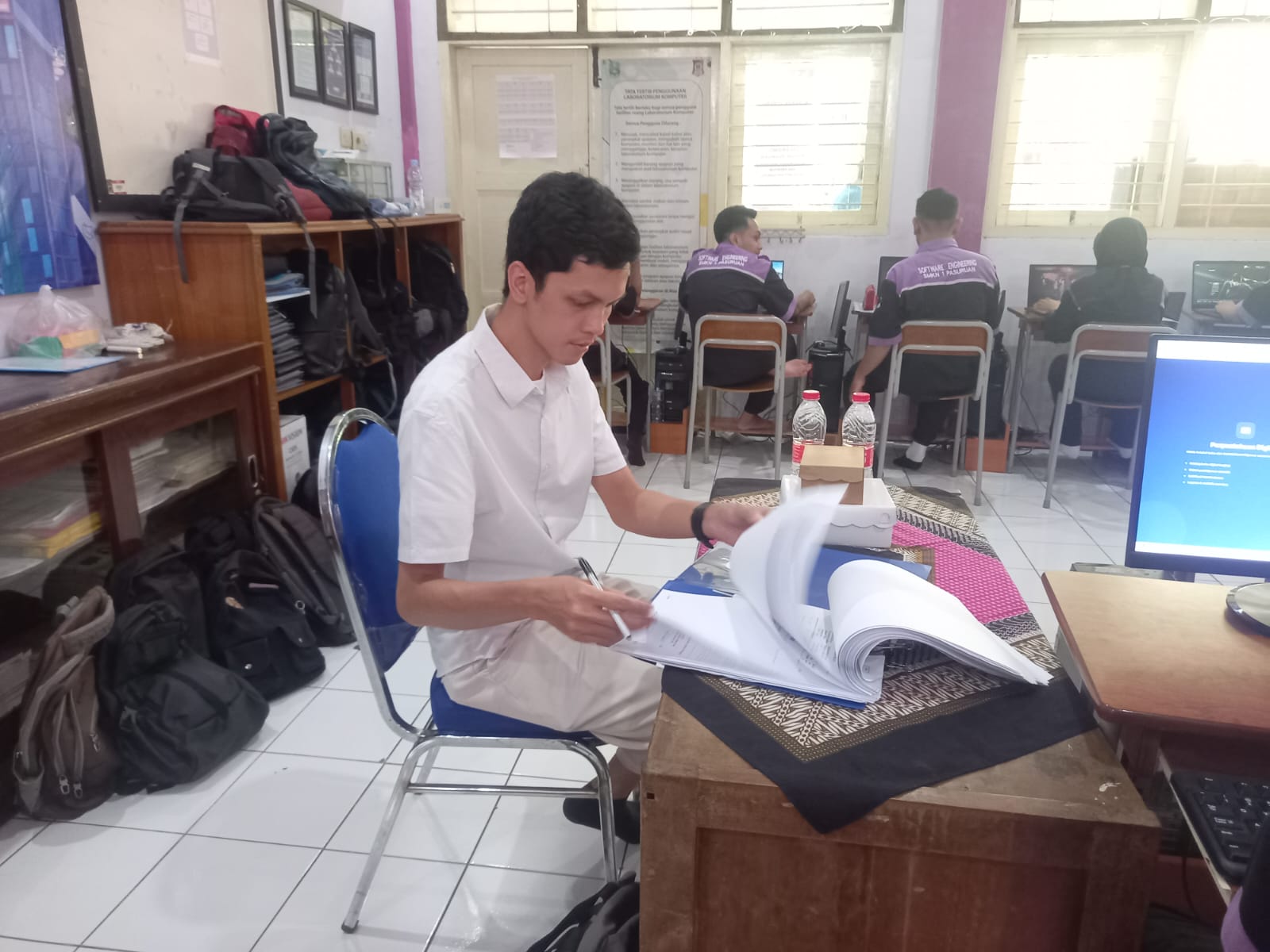 UJI KOMPETENSI KEAHLIAN REKAYASA PERANGKAT LUNAK SMK NEGERI 1 PASURUAN